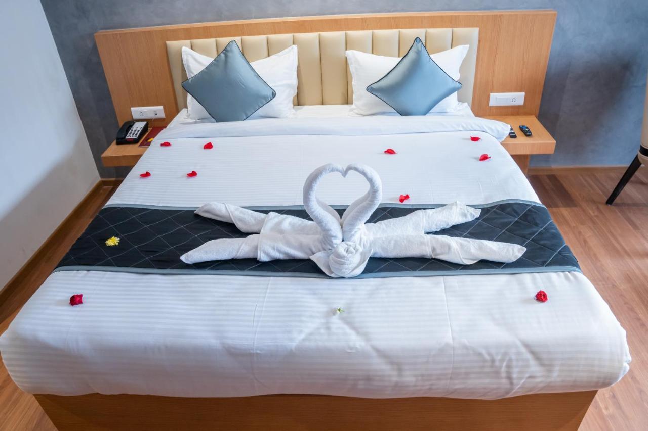 Hotel Tulips Grand Хайдарабад Экстерьер фото