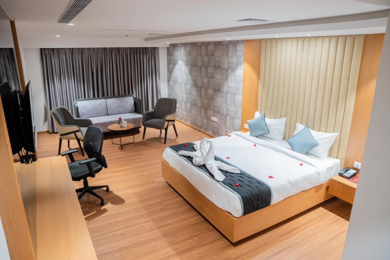 Hotel Tulips Grand Хайдарабад Экстерьер фото
